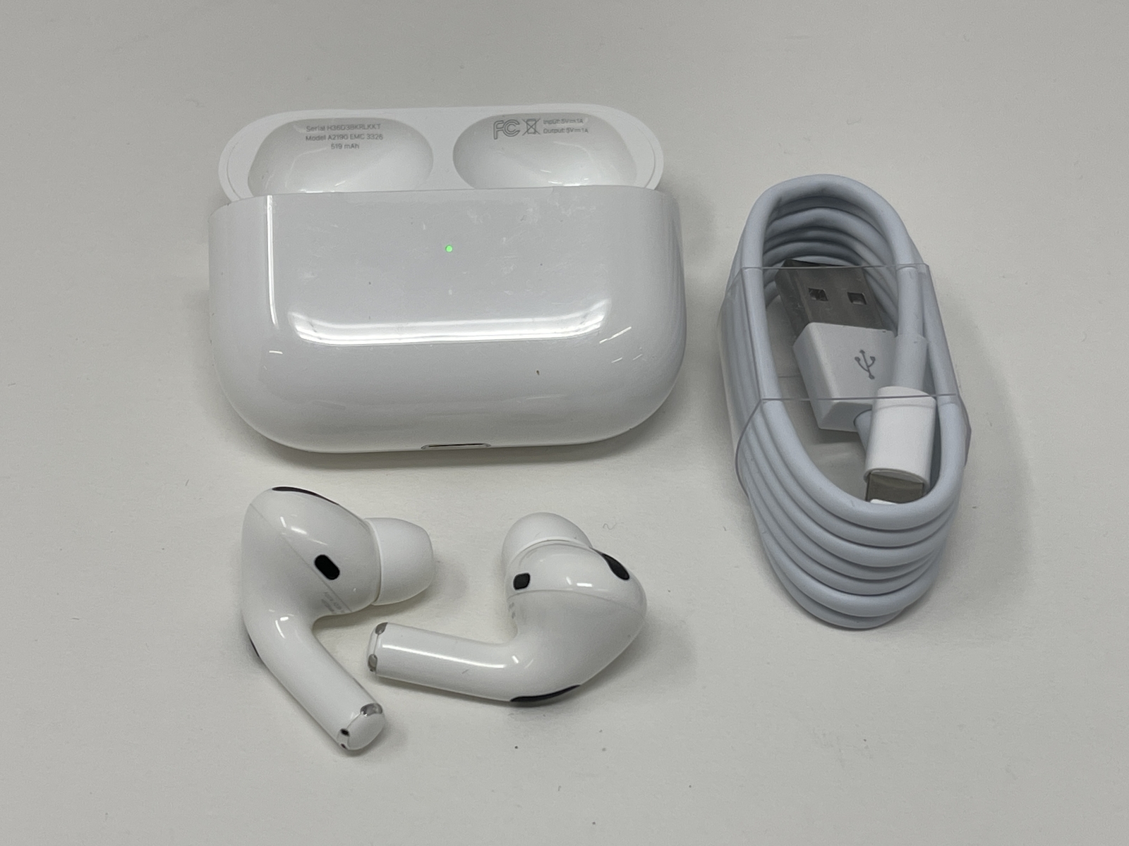 Apple AirPods Pro 1st Generation  2 Earbuds + Charging Case - White Good-image