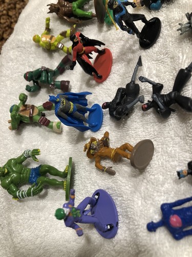 DC Comics Batman Modellino in miniatura 1,5" e altri amici - Foto 5 di 7