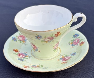 Vintage  Aynsley  Bone China  Tea Cup & Saucer  -  Rose Pattern  -  England
