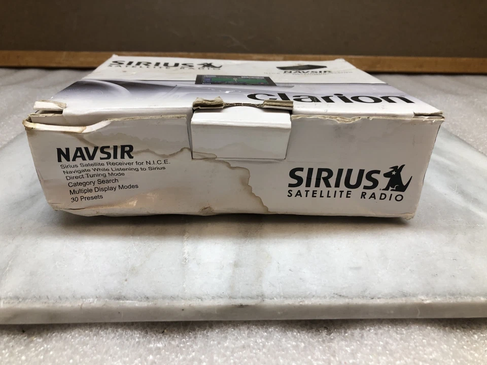 Radio Satelital Clarion NAVSIR Sirius NOB con Antena N.I.C.E. Sistema de navegación Foto 2 de 4