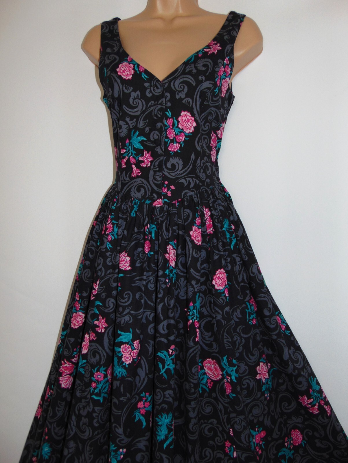 Laura Ashley Vintage Floral Fit & Flare Dress UK 8/10 - Black/Grey image 3