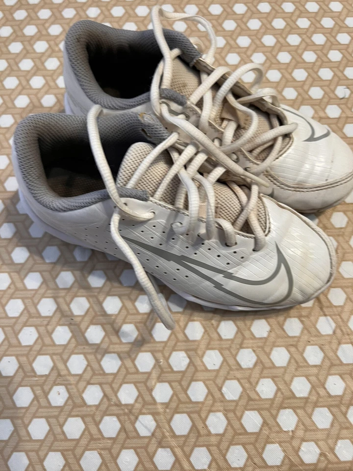 Kids Nike Vapor Edge Shark Football Cleats White DA0702-100 Size 1.5Y - Image 2 of 4