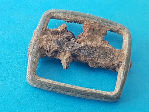 Nice 16/17 hundreds bronze buckle in uncleaned condition found in Britian. L86a