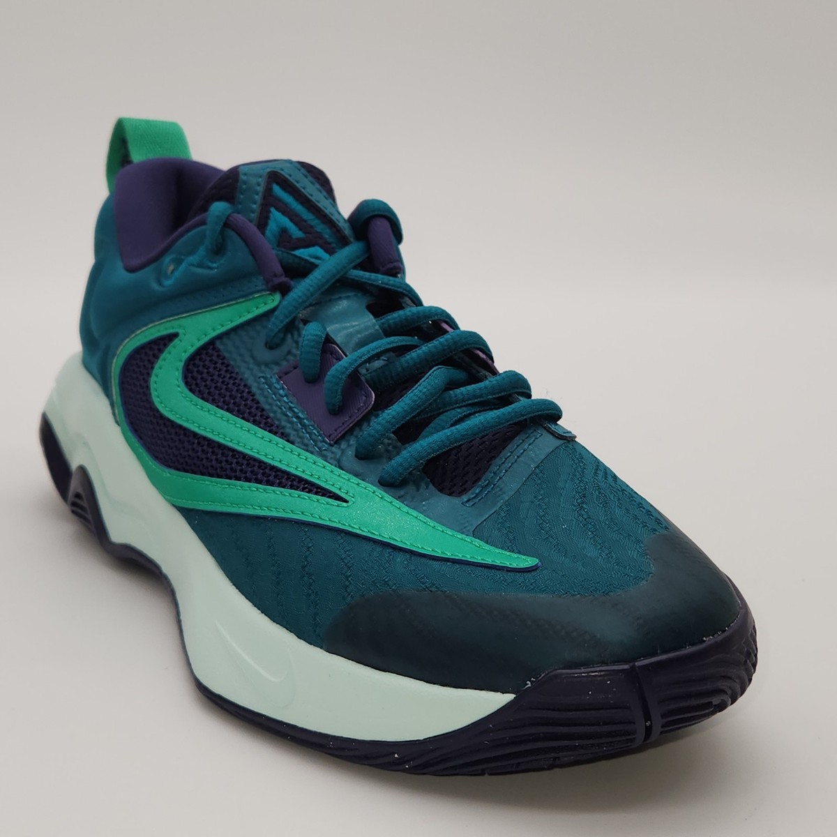 Nike Giannis Immortality 3 Green Basketball Shoes DZ7533 301  display picture 3
