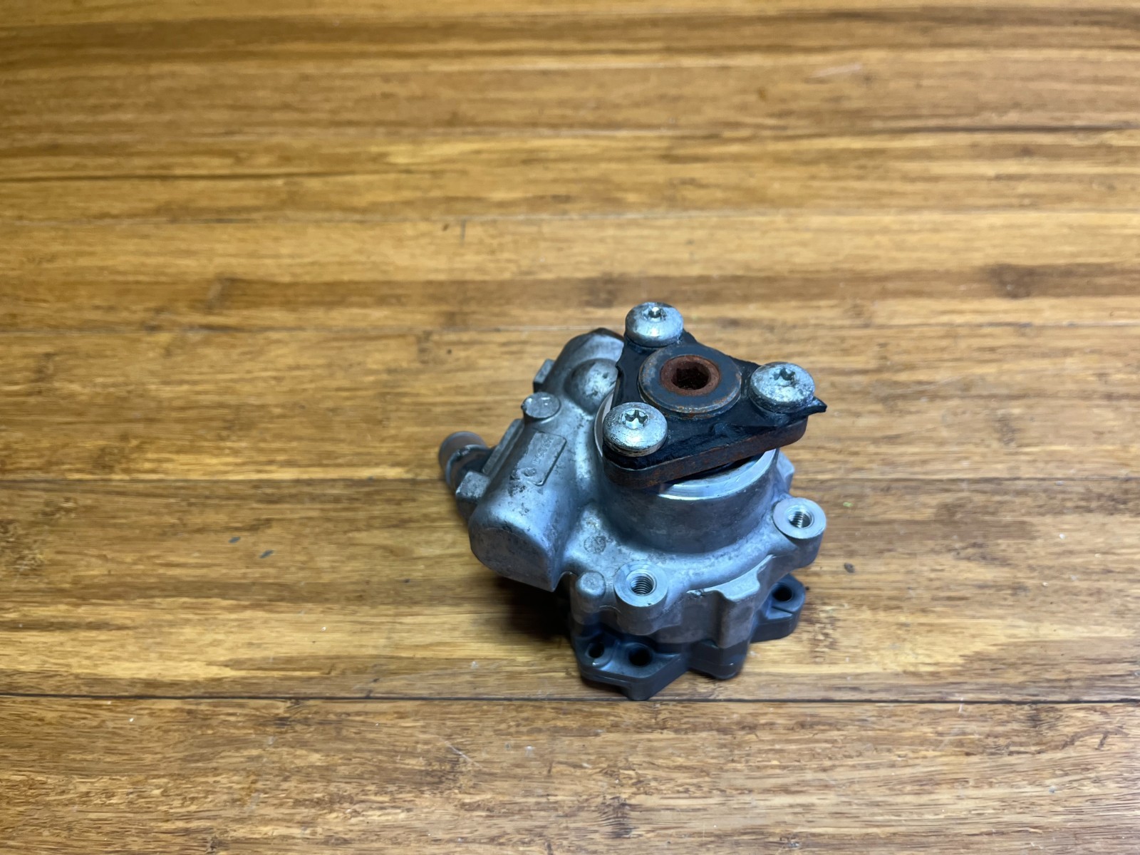 2017-2020 Maserati Levante M161 Power Steering Pump Pulley 670034747 OEM