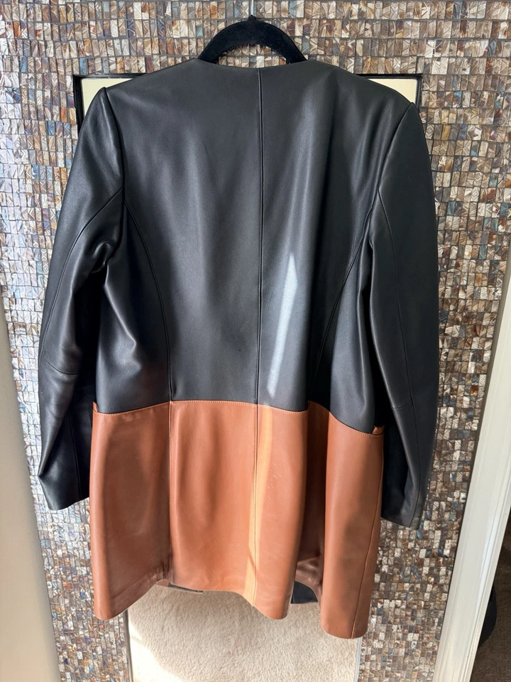 Casaco túnica feminino Neiman Marcus color block couro marrom e preto tamanho M - Imagem 3 de 4