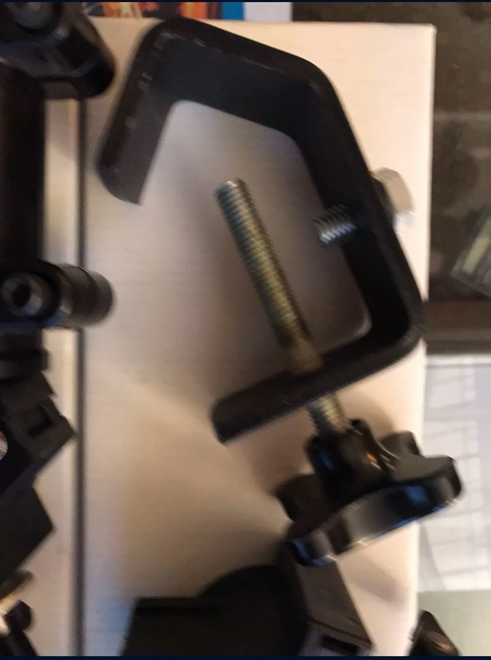 abrazaderas de armadura de iluminación Foto 4 de 4