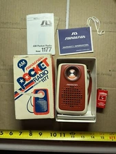 Vintage SOUNDESIGN 1177 AM Transistor Radio - Works!- Original Packaging And 9V
