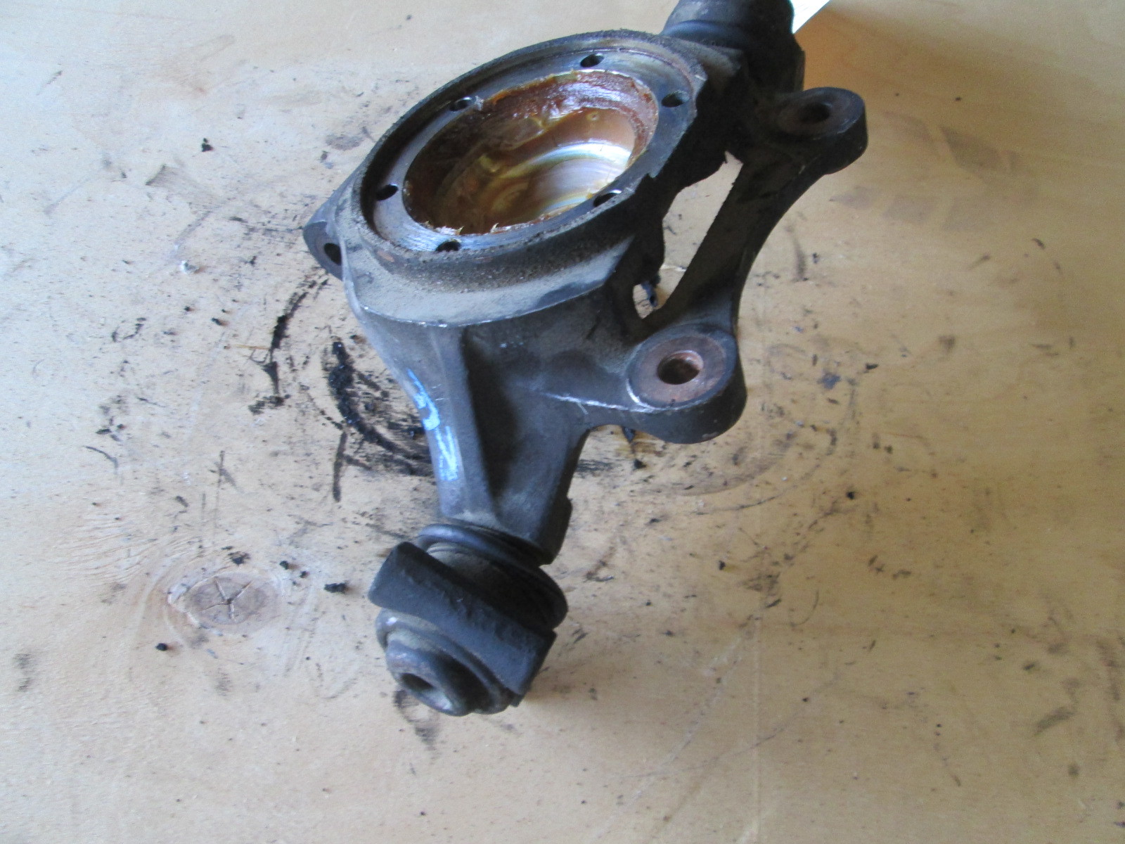 Ferrari Mondial 1983 RH Front Hub  / Knuckle / Spindle (A)  # 117187