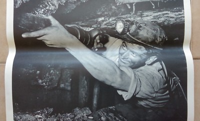 Mineurs au travail dans la mine