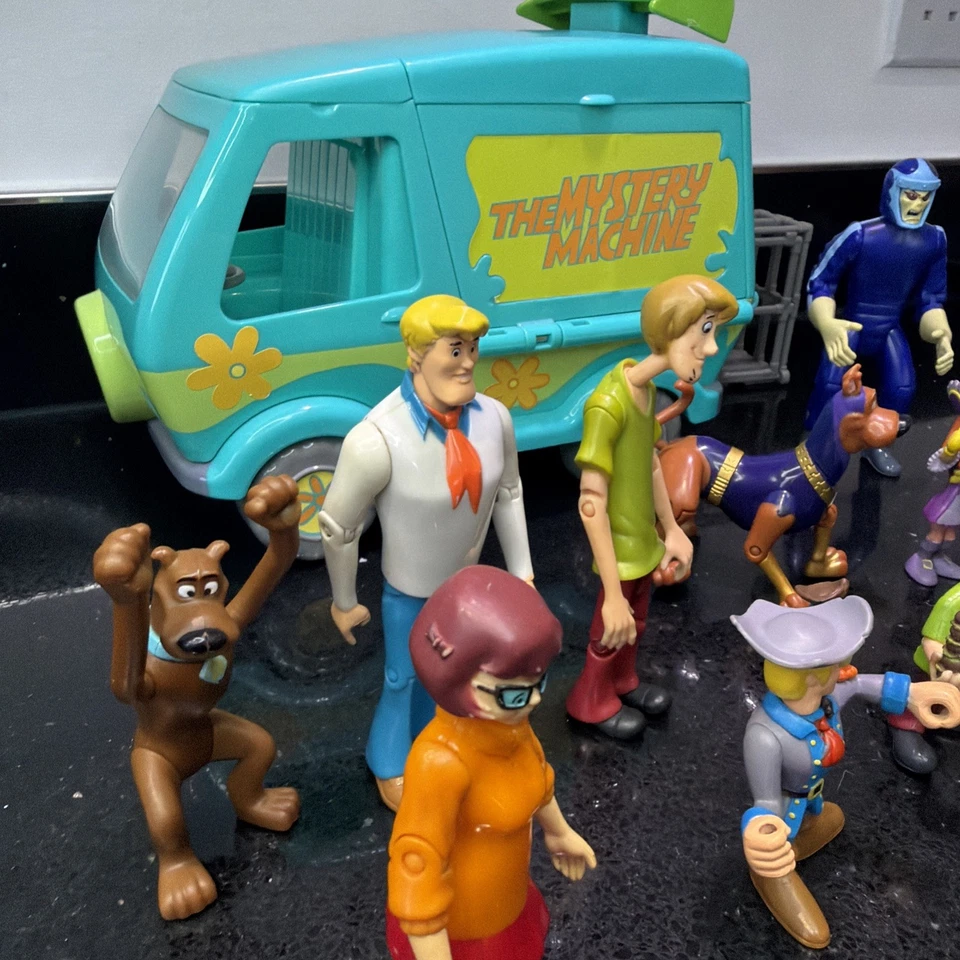 Scooby Doo Mystery Machine Van And Figures Bundle Playset - Image 4 of 4