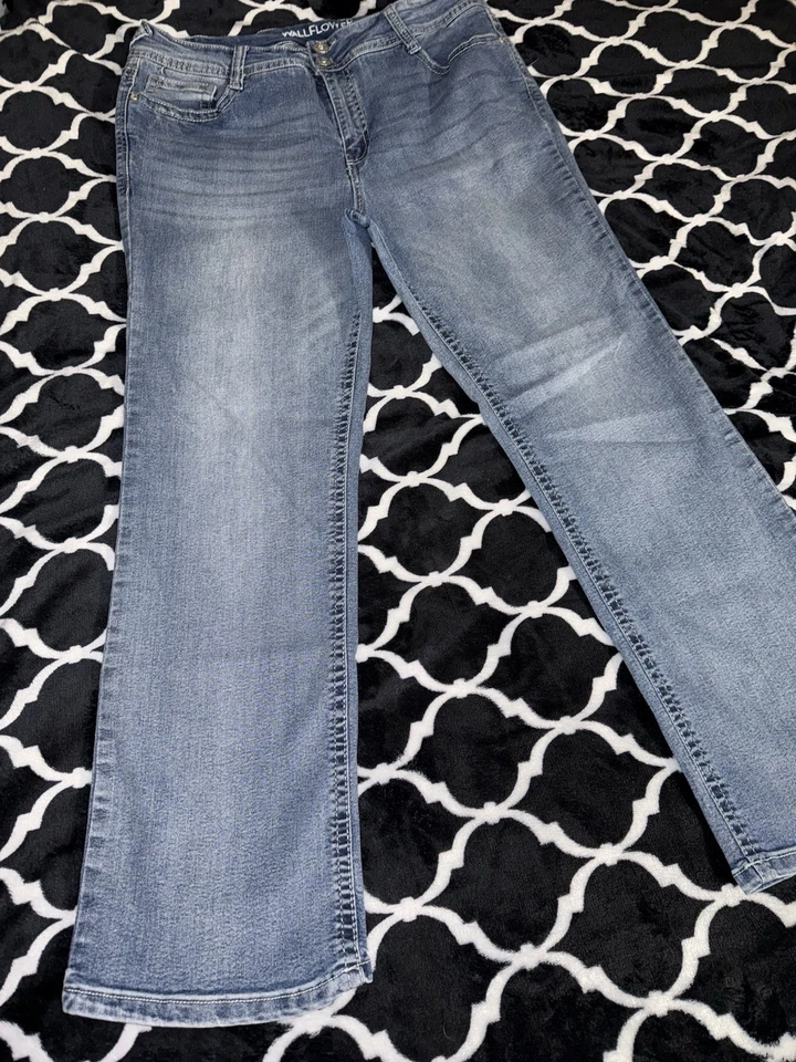 Wallflower Luscious Curvy Fit 牛仔裤 14W 码经典 Y2k 牛仔复古 — 第 4/4 张图片