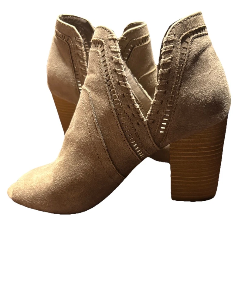 Botas femininas Fergalicious Harvey salto empilhado peep toe bege tamanho 8.5 - Imagem 4 de 4