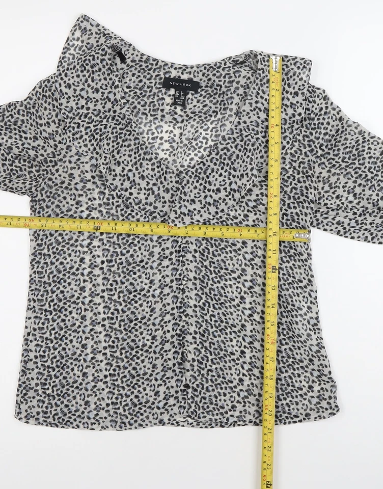 Blusa de chiffon feminina preta com estampa de animais tamanho 6 New Look - Imagem 2 de 4