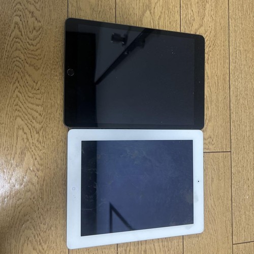 Apple iPad black and white set junk 56326773048 wi-fi only - Picture 1 of 2