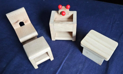 Puppenstubenmöbel aus Holz 4-teiliges Küchenzubehör-Set