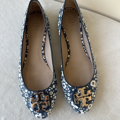 Tory Burch Claire Ballet Flat Tumbled Leather Women's Sz 9.5 Navy Ivory Floral - Picture 2 of 9