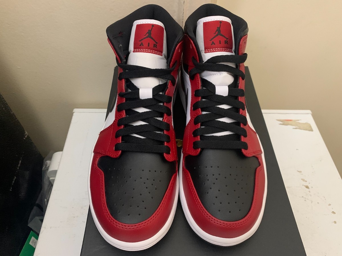 SIZE 8 - Nike Air Jordan 1 Mid Chicago Black Toe 554724 069 SIZE 8 - Nike Air Jordan 1 Mid Chicago Black Toe 554724 069