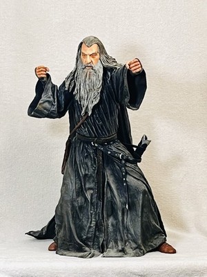 World of Middle Earth Lord of the Rings NECA Gandalf  20'' TESTED No Staff/Sword