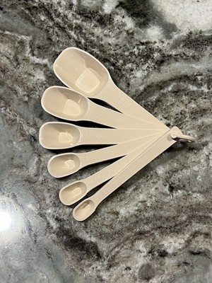 FULL SET Of 6 Vintage Tailor Made Measuring Spoons W/Ring Beige 1/8 Tsp-1 Tbs