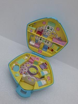 Polly Pocket In The Nursery Baby Care Centre 1992