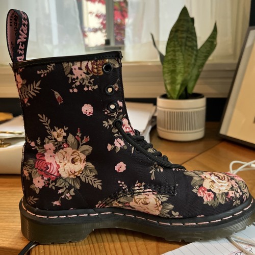 Dr. Doc's Martens Size 7 US Rose Floral Print Canvas Boots Black Pink 11821