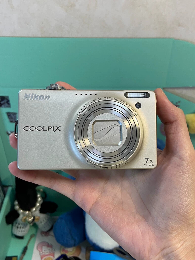 ■極上品■ Nikon COOLPIX S6000 シルバー #33005 Nikon Coolpix S6000 Champagne Silver Excellent+++ Compact