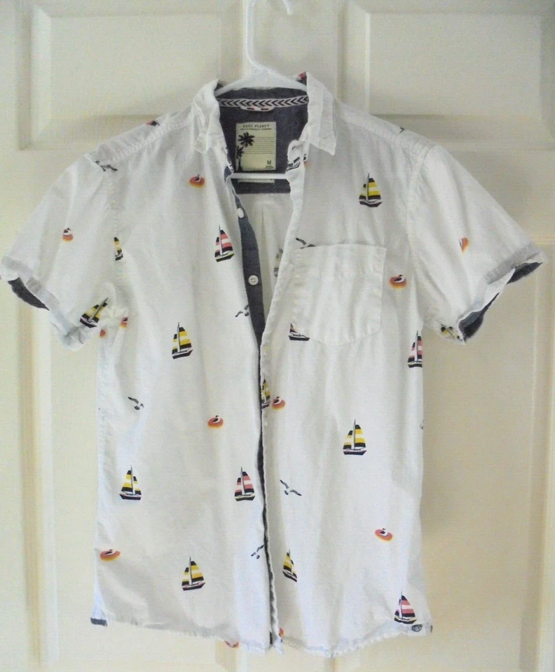 Camisa para hombre Free Planet blanca velero gaviota estampado por todas partes abotonada mediana Foto 3 de 4