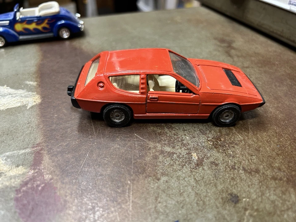 Vintage Corgi #315: Lotus Elite in Red Diecast Car 1/36 UK 1976 Ttvs - Image 3 of 4