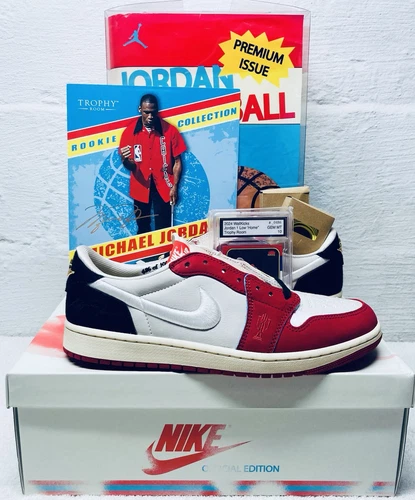 10 Mens /1000 Made HOME Trophy Room x Air Jordan 1 Retro OG SP Low Rookie Card