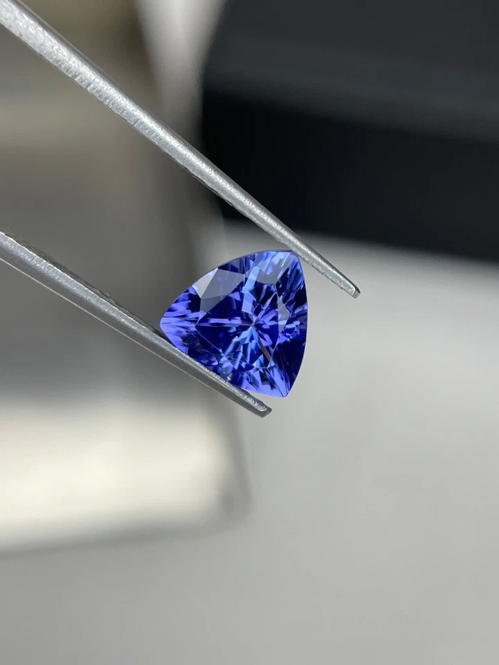 1.30 克拉 天然坦桑石,Loupe Clean Trillion 切割,散装宝石,刻面 — 第 2/4 张图片