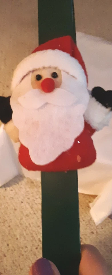 Colgador de puerta guirnalda con felpa de Santa. Foto 4 de 4