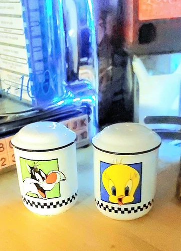 SELTEN wie NEU Salz &Pfeffer  Streuer Set Looney Tunes  Tweety Sylvester 