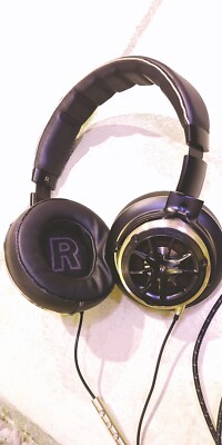 1MORE Triple Driver Over Ear Headphones With Original Box Hardly Used!