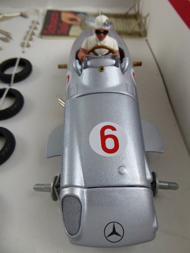 SCHUCO IL MONDO DELLE FRECCE D'ARGENTO MERCEDES-BENZ W196 STIRLING MOSS 1953 F1 - Foto 12 di 12