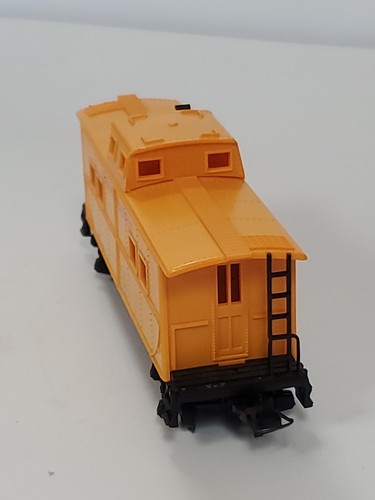 Bachmann HO Union Pacific Weighted Caboose Yellow Excellent Condition - Picture 3 of 6