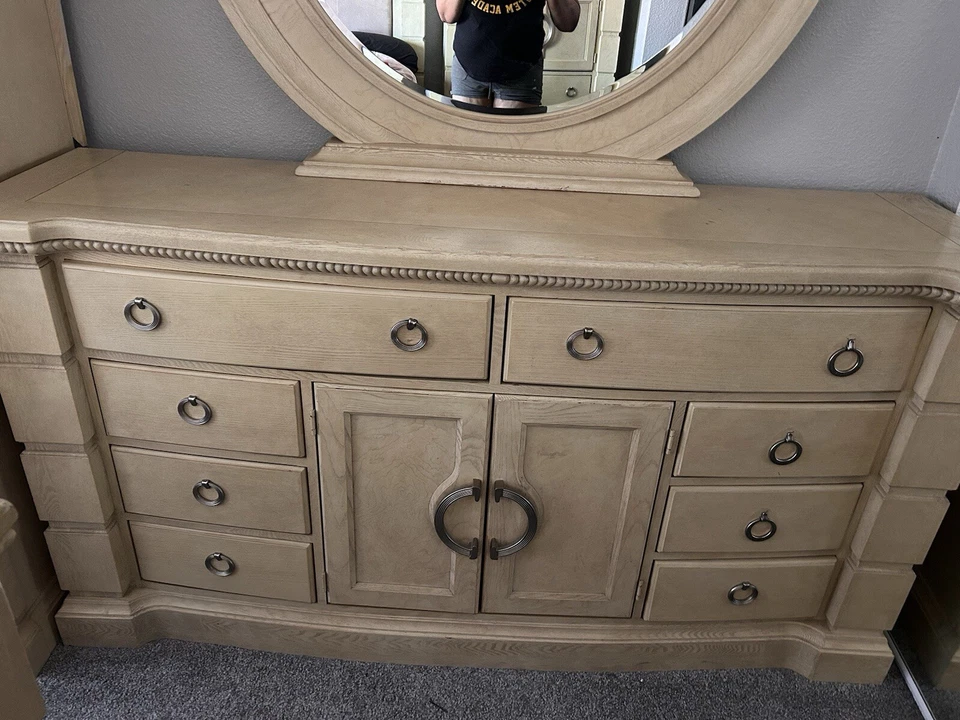 Cómoda moderna beige roble con espejo Foto 2 de 2