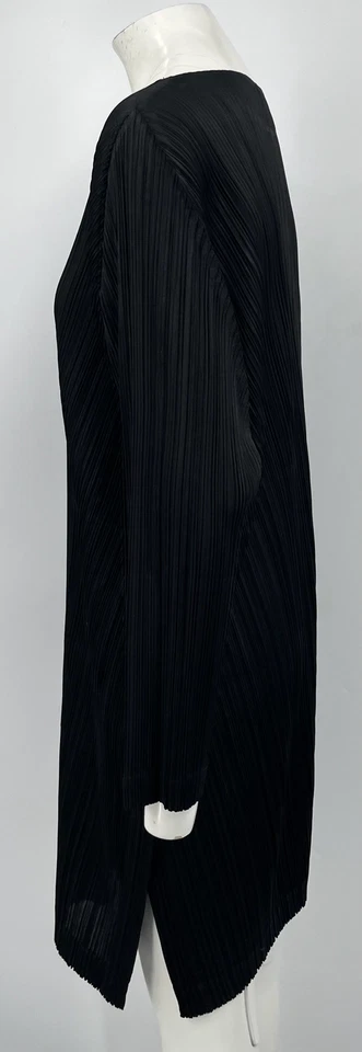 Vestido recto plisado negro manga larga Pleats Please Issey Miyake talla 4 Foto 3 de 4