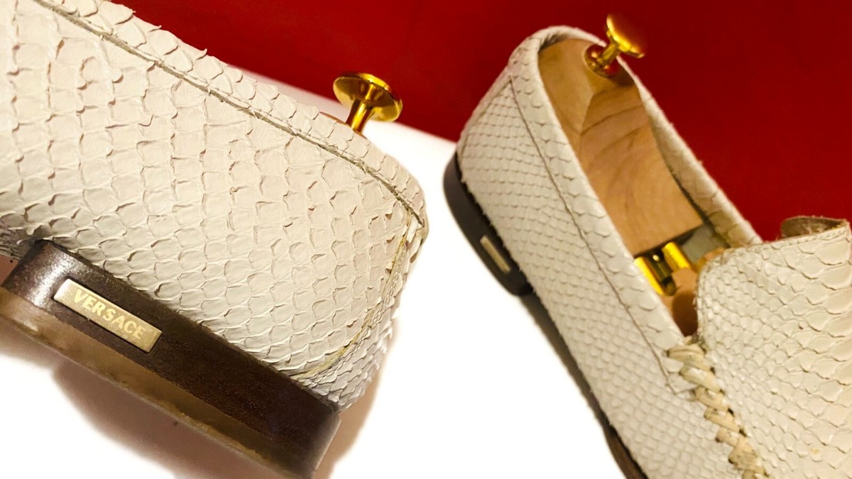 $1249.00 !! VERSACE LUXURY MEN PYTHON CREAM LEATHER LOAFERS  display picture 2