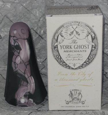 The York Ghost Merchants - gestempelt von Frau George schwarz/lila Wirbel Geist