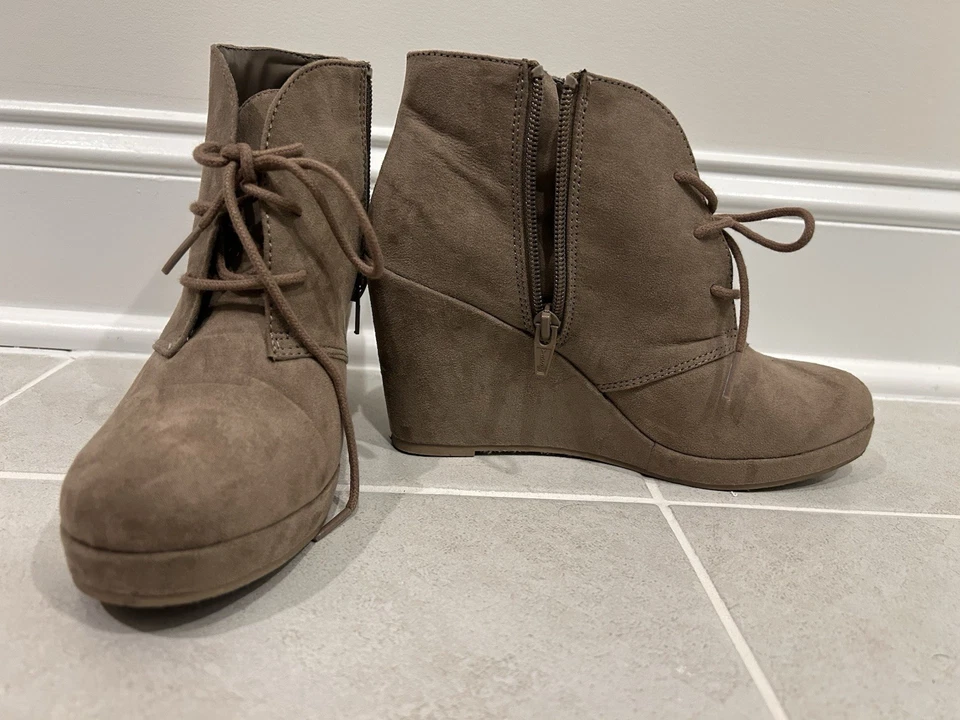 Merona Tan Zip Up Women’s Wedges Size 7 - Image 2 of 3