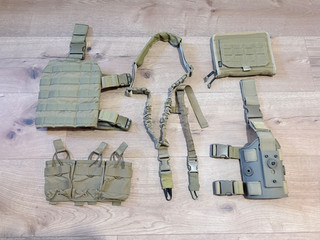 Militär Konvolut verschiedene Ausrüstungsgegenstände Molle Tasche