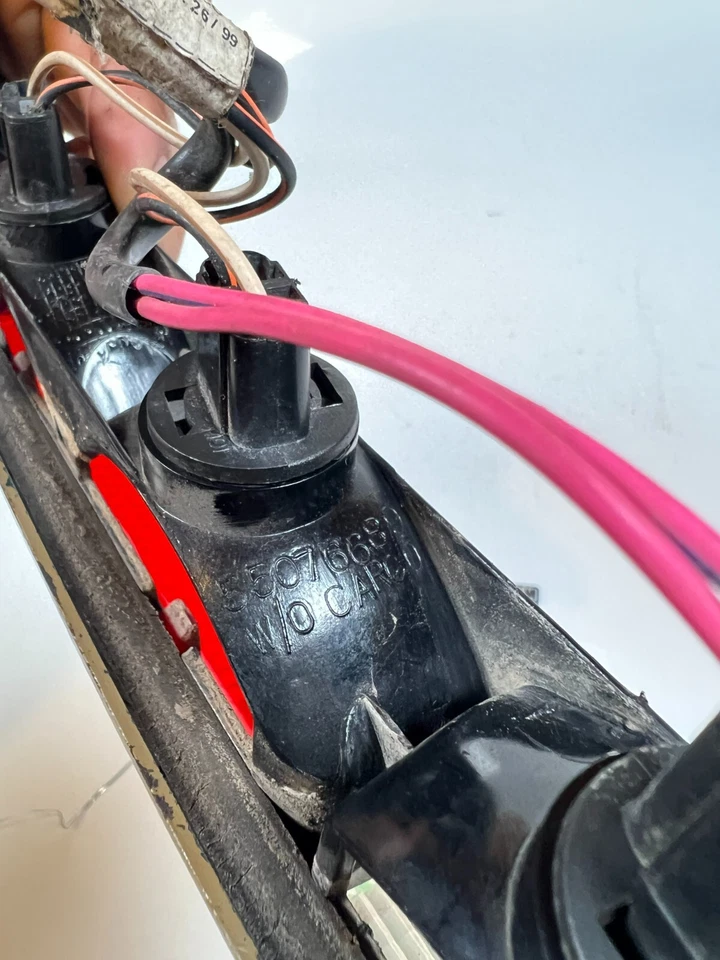 Tercera luz de freno con arnés de cables 55054848 OEM 1994-2002 Dodge Ram 1500-3500 Foto 4 de 4