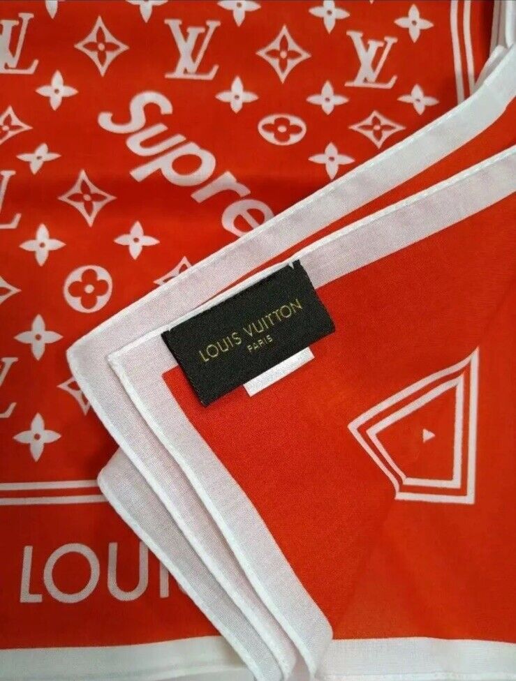 Supreme Louis Vuitton Monogram Bandana Red mini scarf 55 cm Supreme Louis Vuitton Monogram Bandana Red mini scarf 55 cm