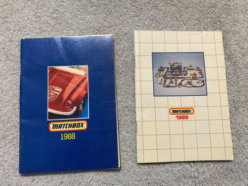 1988 & 1989 MATCHBOX CATALOG TEAM CONVOY SUPERKINGS PLAY SETS BURNING KEY CARS - Afbeelding 1 van 11