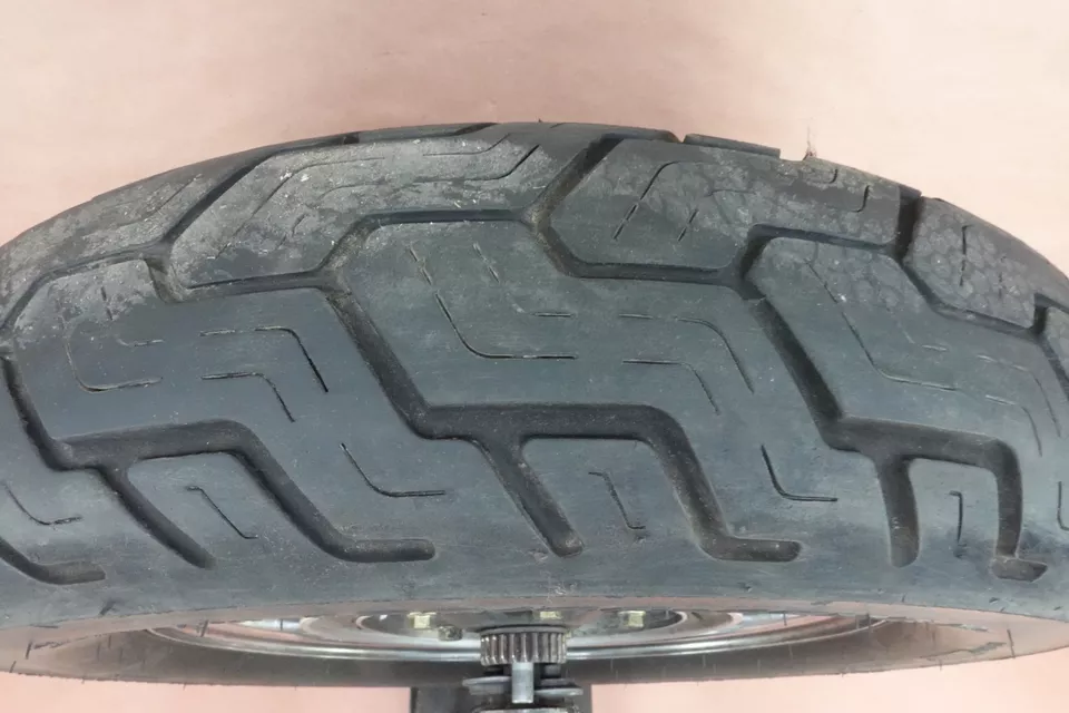 Llanta trasera Dunlop 150/90-15 Honda Shadow AERO 750 VT750C 2001-2006 Foto 3 de 4