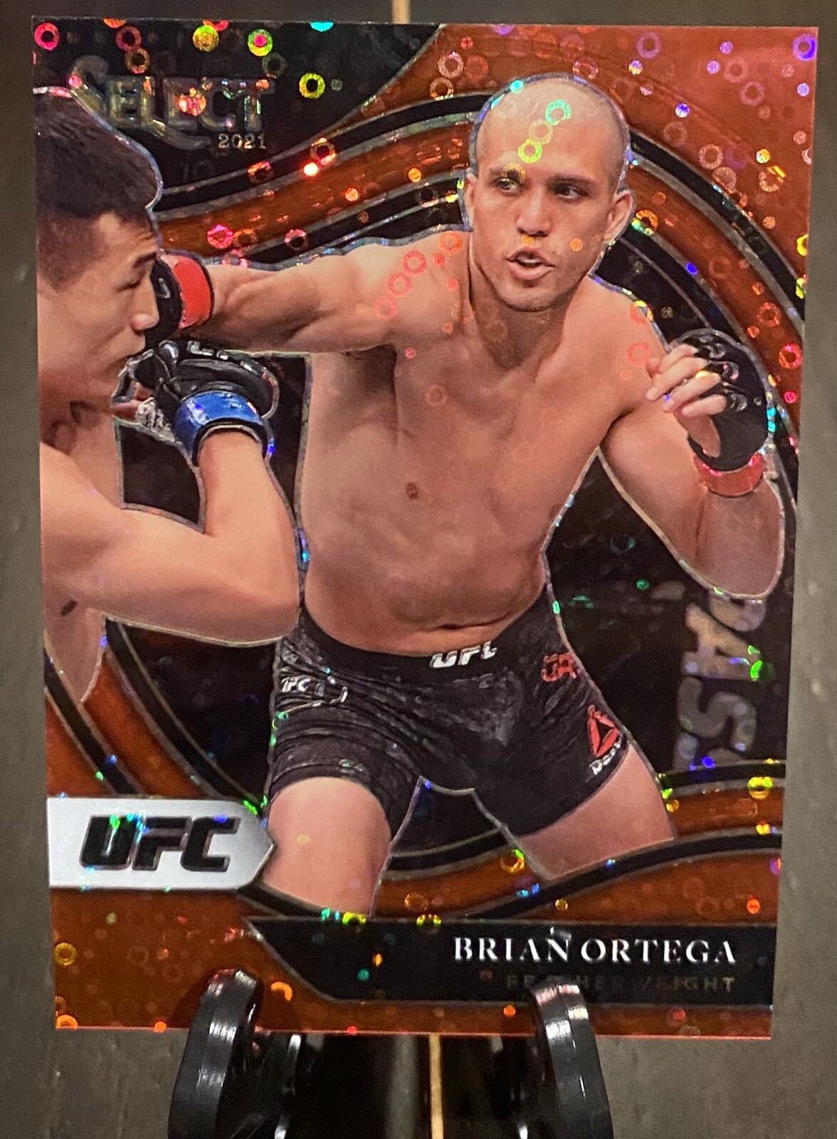 2021 Select UFC Brian Ortega Red Disco Holo Prizm Octagonside /199