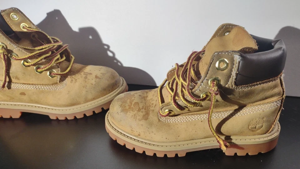 Timberland 6" pulgadas Botas para niños pequeños Trigo Nubuck Talla 10 *Justas* Foto 2 de 4