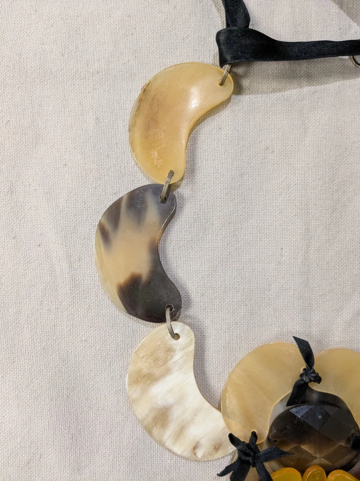 Collar Marni Cinta Corbata, Cuerno y Lucita Declaración 18" Foto 4 de 4