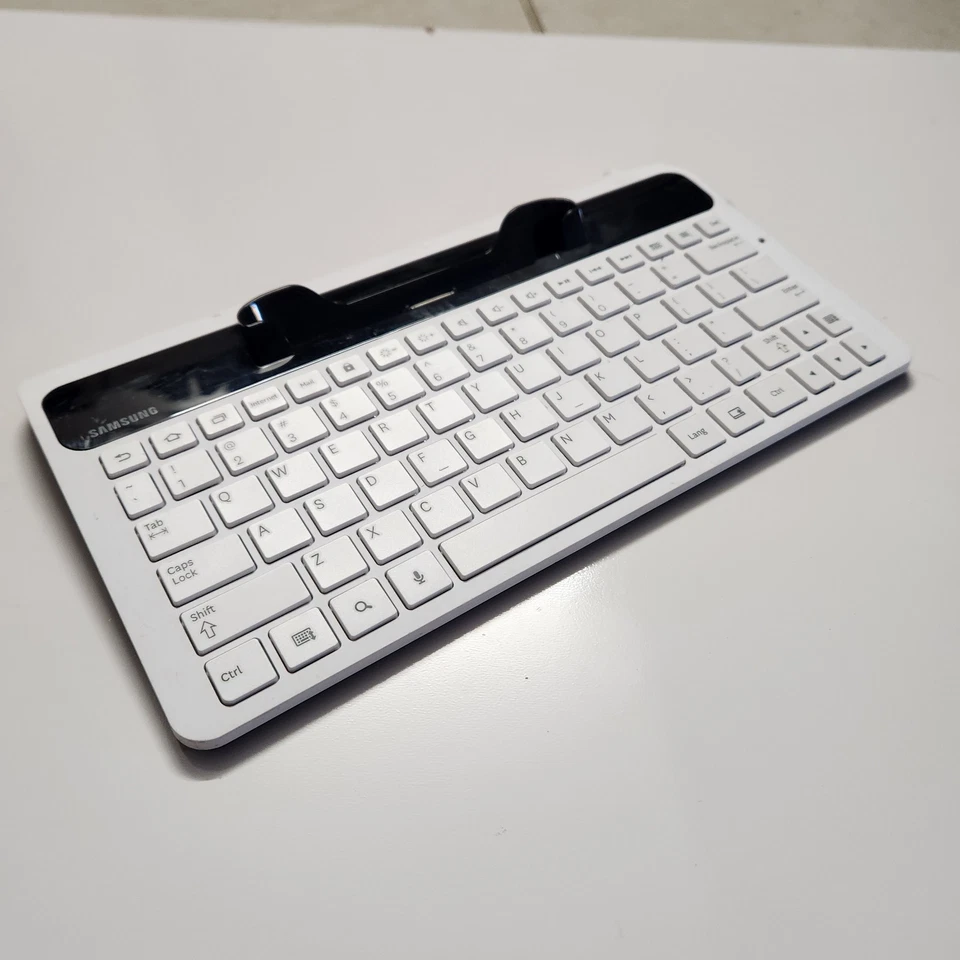 Original Samsung ECR-K18AWEBXAR Keyboard Dock for Galaxy Tab 7.0 #2239 - Image 2 of 4